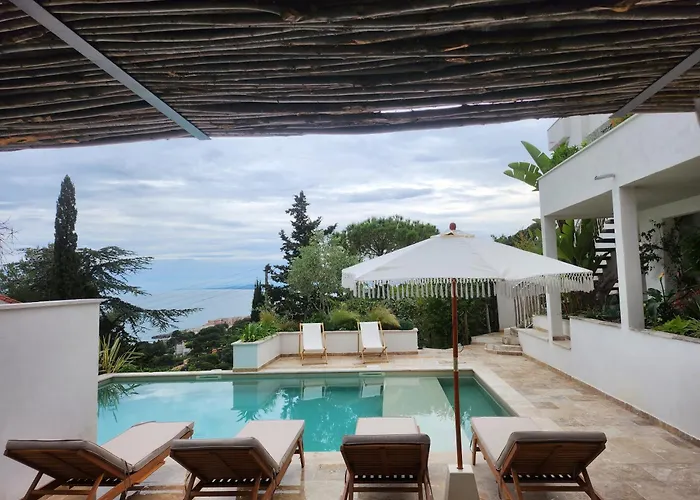 Вилла Les Tonnelles - Saint-clair